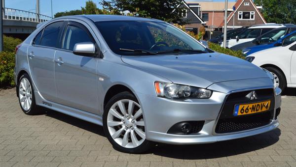 Mitsubishi Lancer Sportback 1.8 Intense