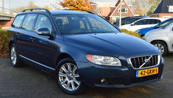 Volvo V70 2.5FT Momentum | Leer | Trekhaak