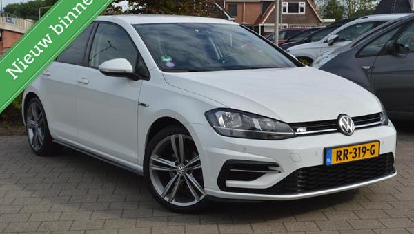 Volkswagen Golf 1.0 TSI Highline Business R