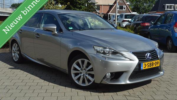 Lexus IS 300h First Edition